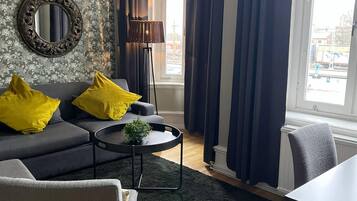 Bureau, lits bébé (en supplément), lits pliants/supplémentaires