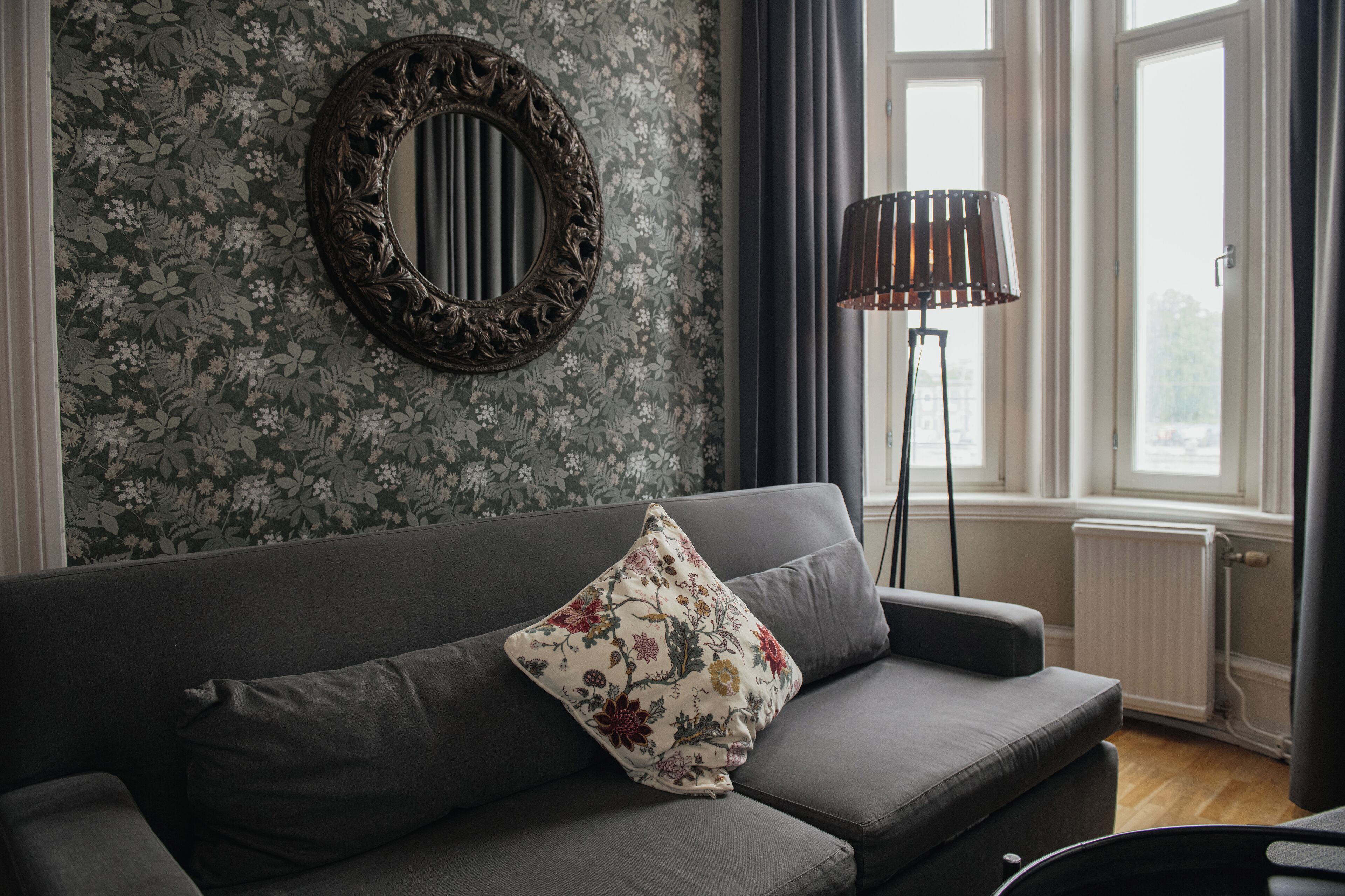 suite, 1 double bed, non smoking | desk, cots/infant beds, rollaway beds, bed sheets