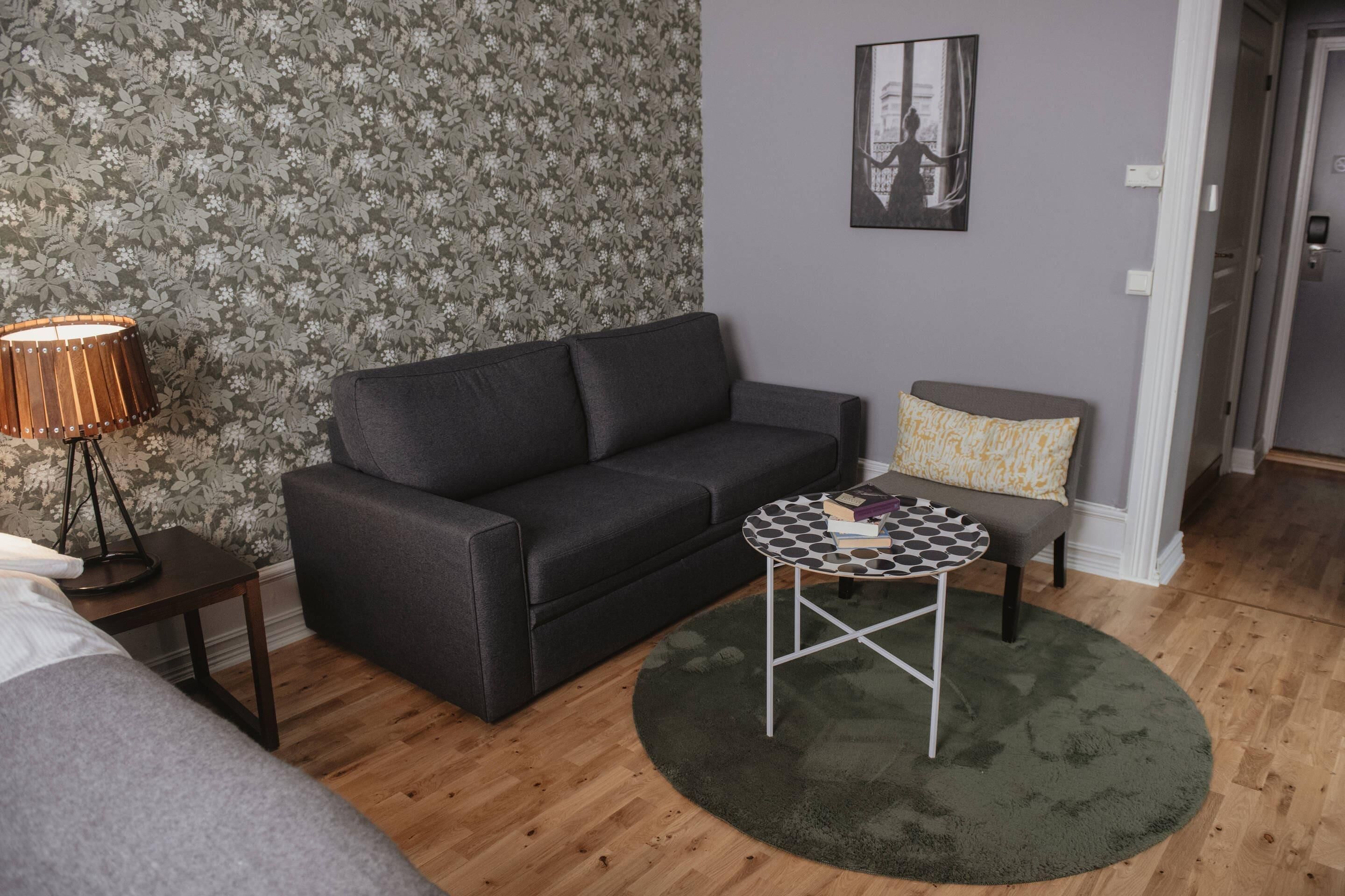 deluxe double room | desk, cots/infant beds, rollaway beds, bed sheets