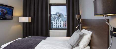 Skrivebord, skrivebord for bærbar PC, strykejern/-brett og barnesenger