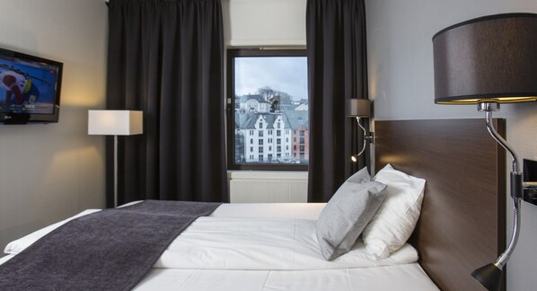 Skrivebord, skrivebord for bærbar PC, strykejern/-brett og barnesenger