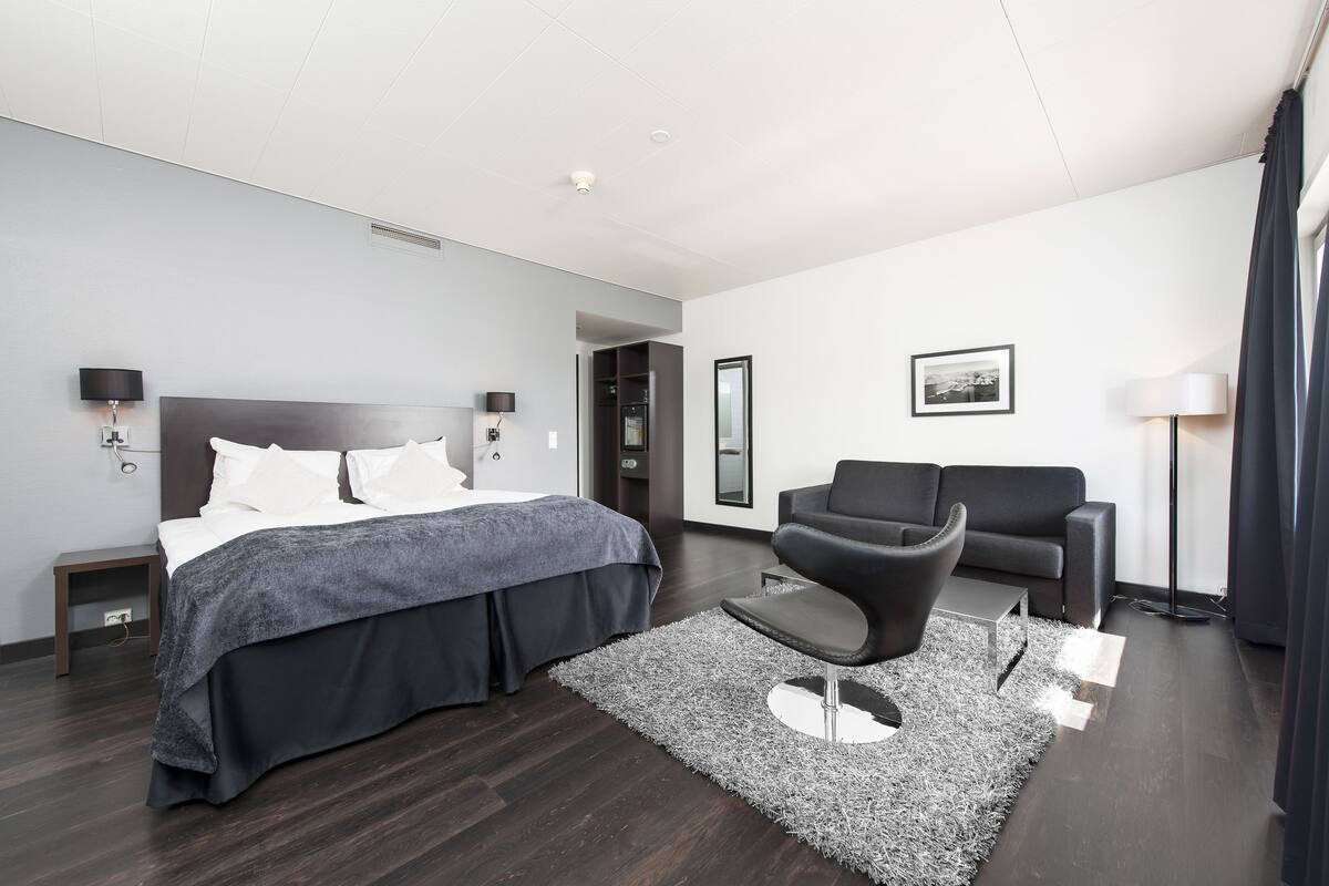 Family Room (Deluxe) | Desk, laptop workspace, iron/ironing board, cribs (surcharge)