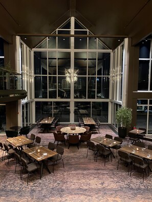 DĂźner servi sur place, restauration en plein air