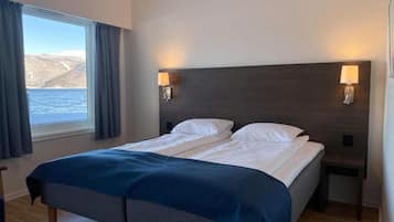 Skrivebord, skrivebord for bærbar PC og blendingsgardiner