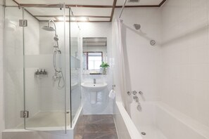 Designer toiletries, hair dryer, bathrobes, slippers - Royal Phuket City Hotel (Phuket)