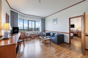 Suite | Living area | 40-inch LED TV with satellite channels, TV - Royal Phuket City Hotel (Phuket)