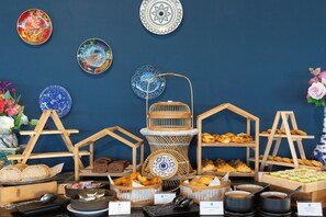 Daily buffet breakfast (THB 450 per person) - Royal Phuket City Hotel (Phuket)