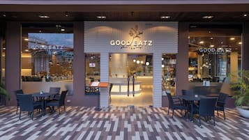 Daily buffet breakfast (THB 450 per person)