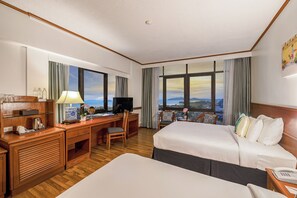 Premier Deluxe - Partial Sea View | 1 間臥室、低過敏寢具、客房內保險箱、獨特裝潢