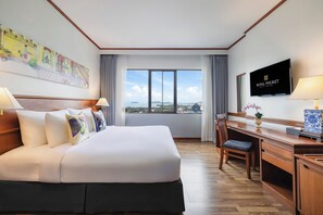Suite | 1 bedroom, hypo-allergenic bedding, in-room safe, individually decorated - Royal Phuket City Hotel (Phuket)