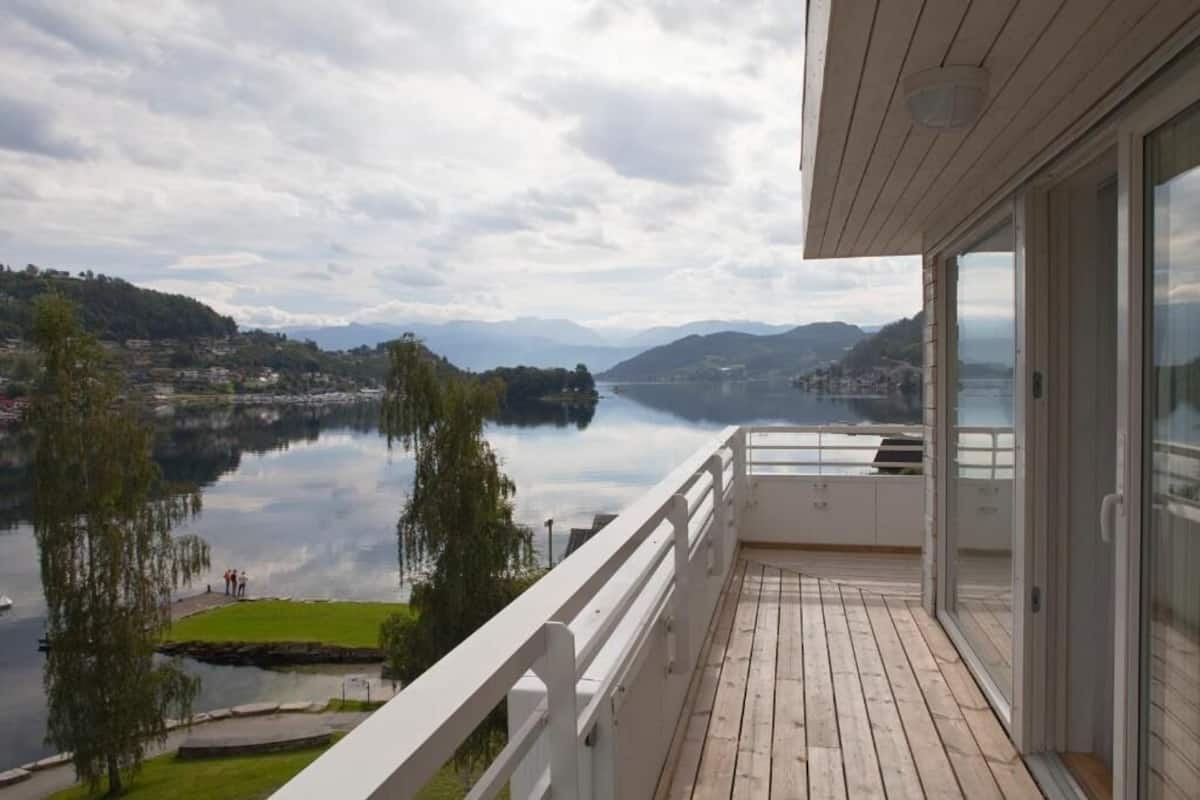 Suite, Non Smoking, Ocean View | Minibar, desk, laptop workspace, blackout curtains