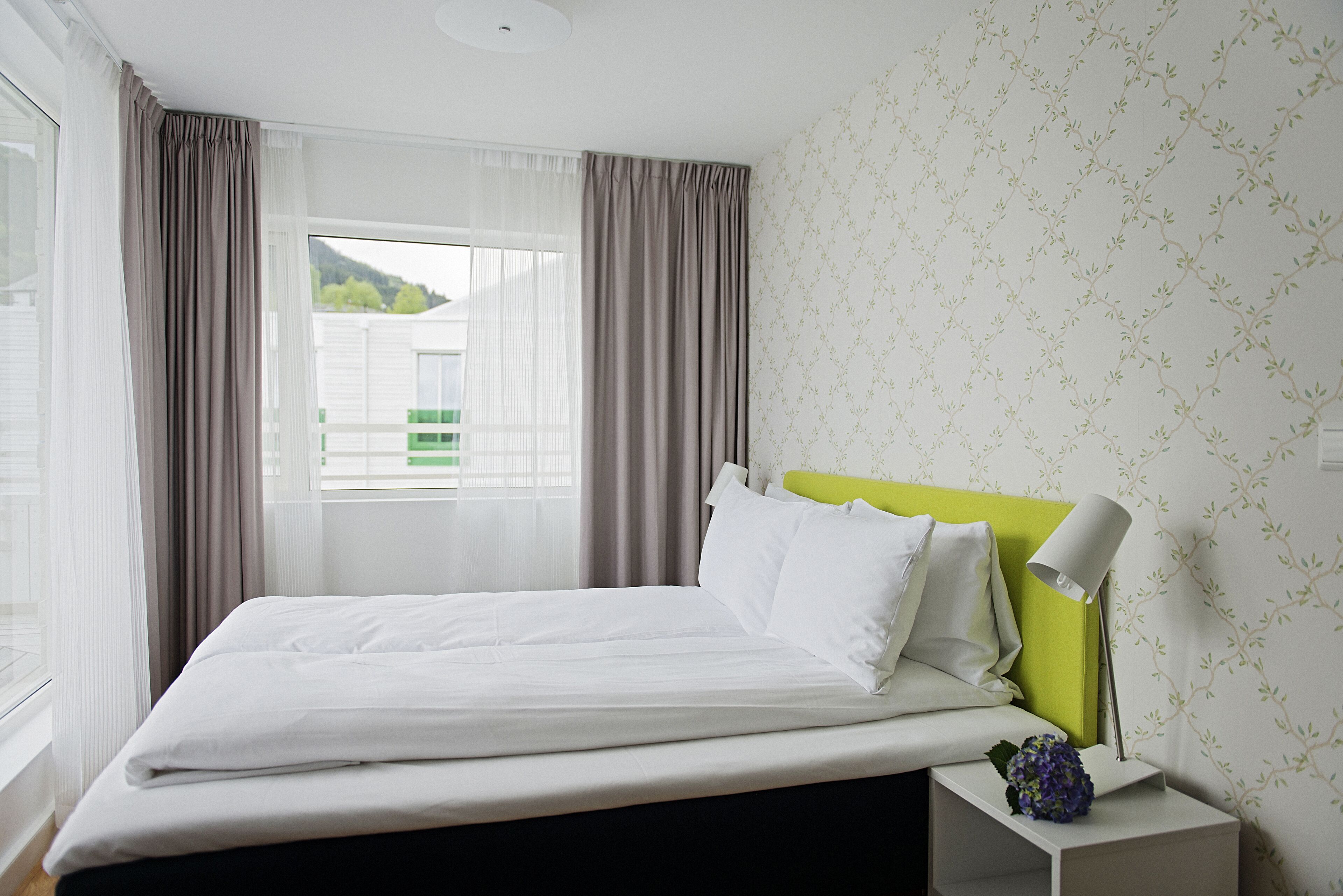 Suite, ikke-røyk, havutsikt | Minibar, skrivebord, skrivebord for bærbar PC og blendingsgardiner