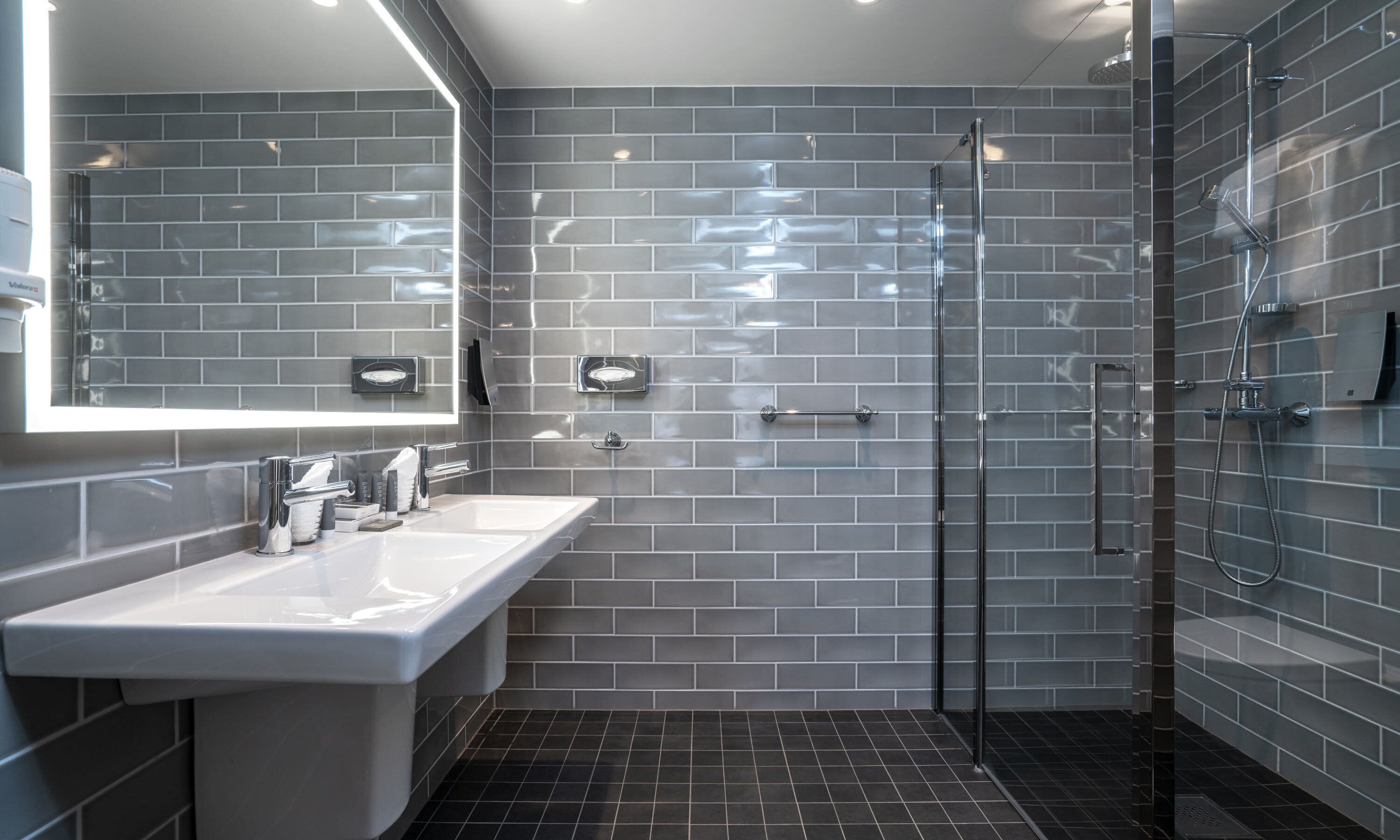 shower, free toiletries, hair dryer, towels