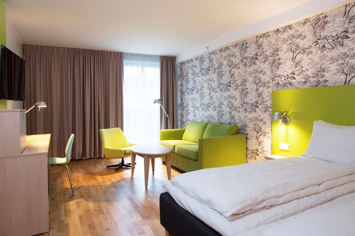 Family Room, Multiple Beds, Non Smoking (Standard) | Minibar, desk, laptop workspace, blackout drapes