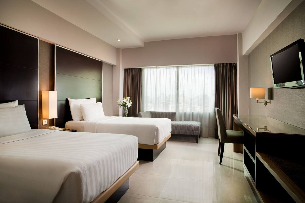 Minibar, in-room safe, desk, iron/ironing board (on request)