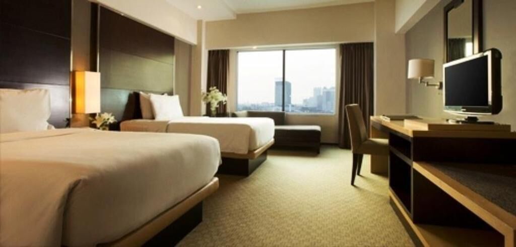 Minibar, in-room safe, desk, iron/ironing board