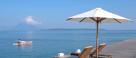 Outdoor pool, sun loungers
