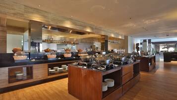 Desayuno buffet (IDR 100000 por persona)