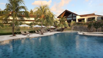 Outdoor pool, sun loungers