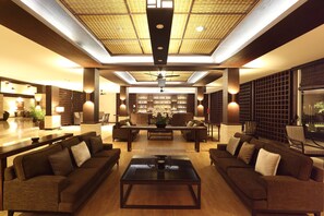 大堂酒廊、池景、天天營業