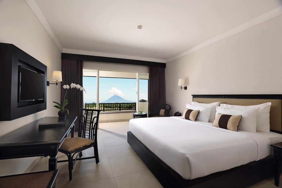minibar, desk, free wifi, bed sheets