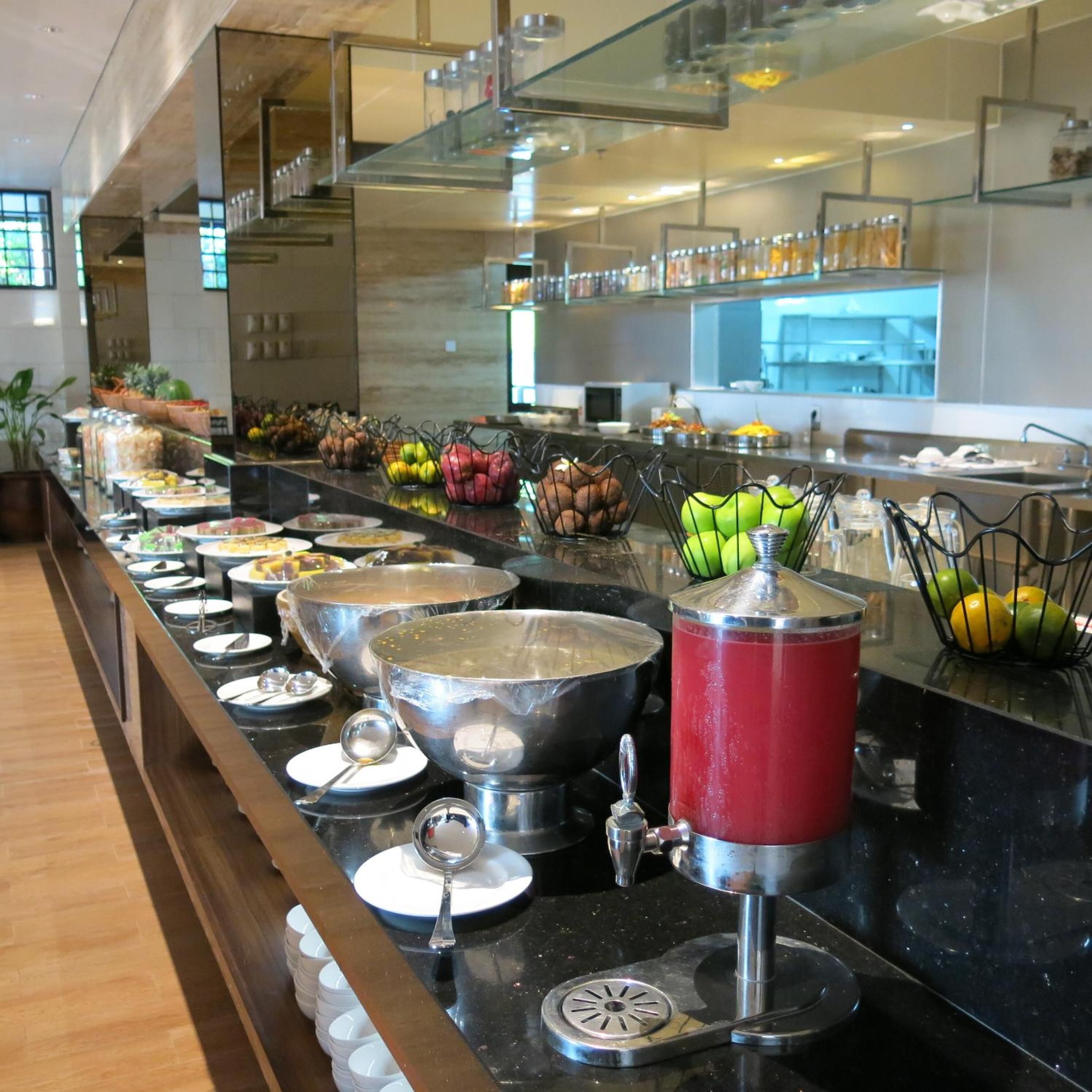 breakfast, lunch, dinner served; international cuisine, pool views