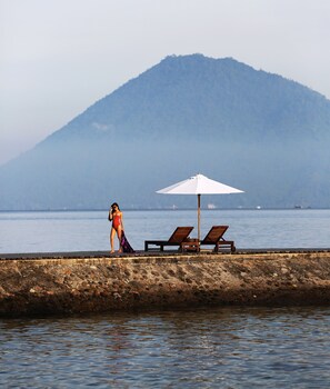 Deluxe Premiere | Beach/ocean view - Grand Luley Manado (Manado)