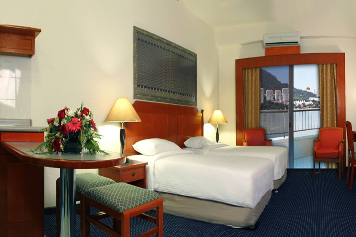 In-room safe, desk, soundproofing, iron/ironing board (on request)