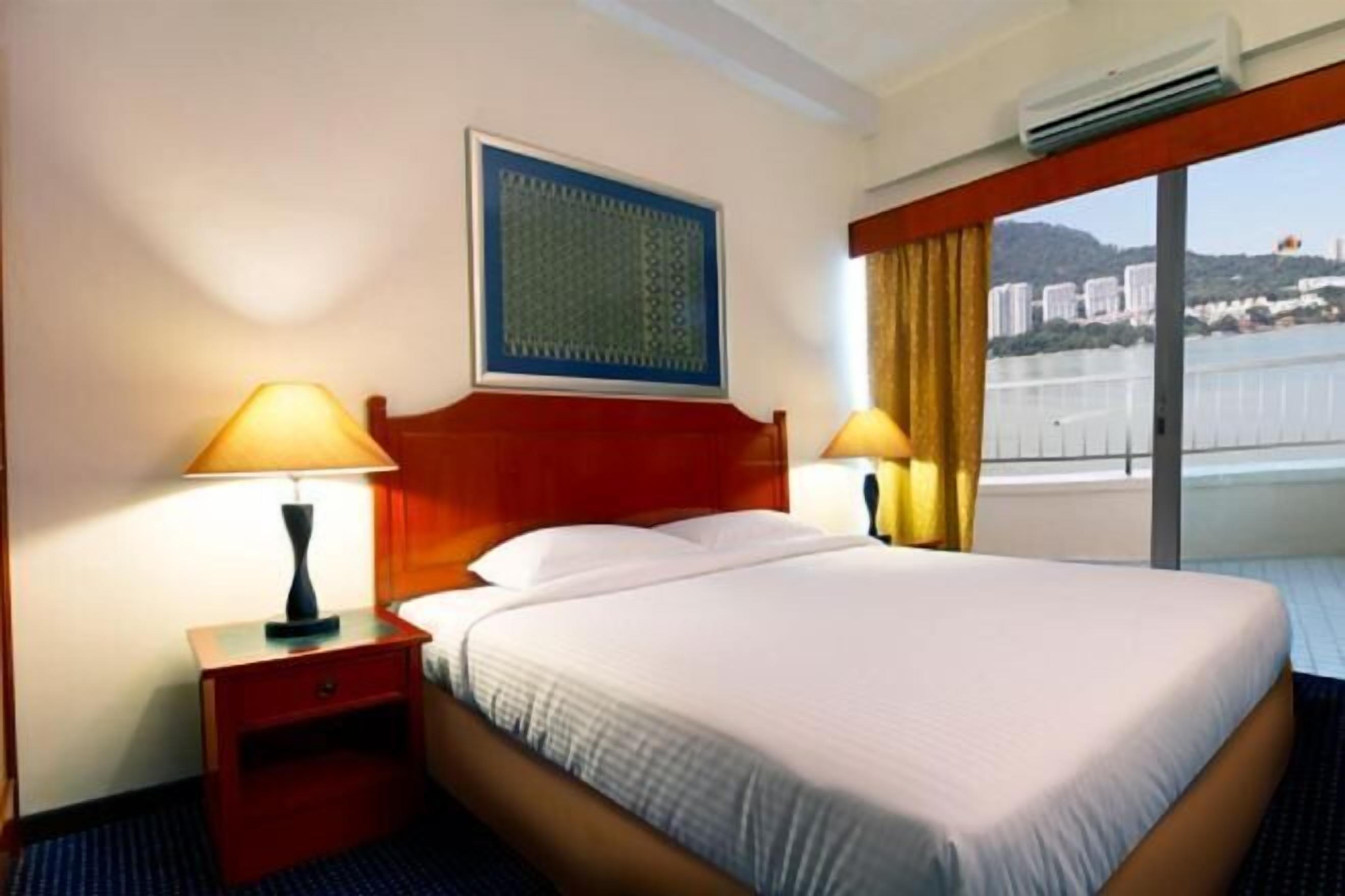 客房内保险箱、办公桌、隔音、熨斗/熨板