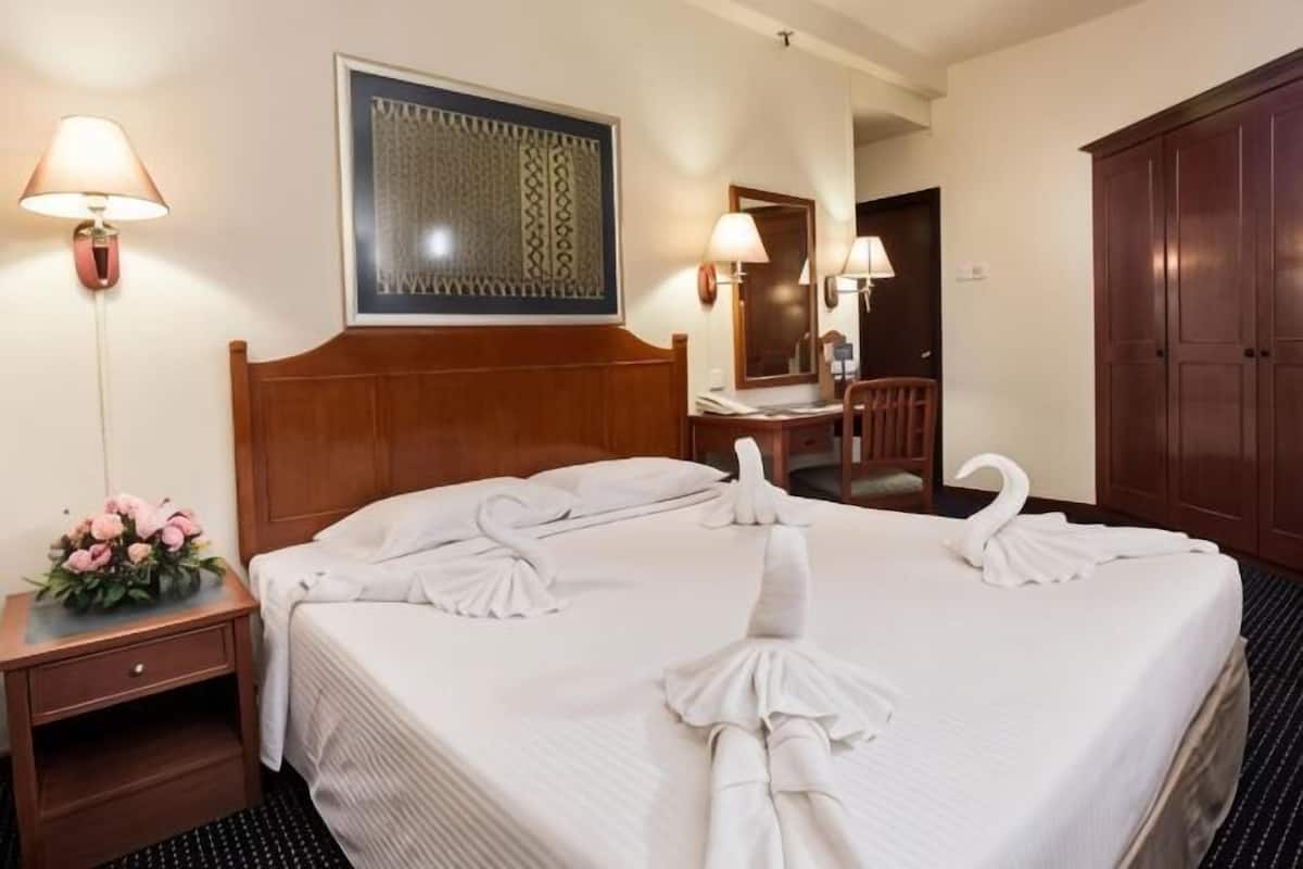 In-room safe, desk, soundproofing, iron/ironing board