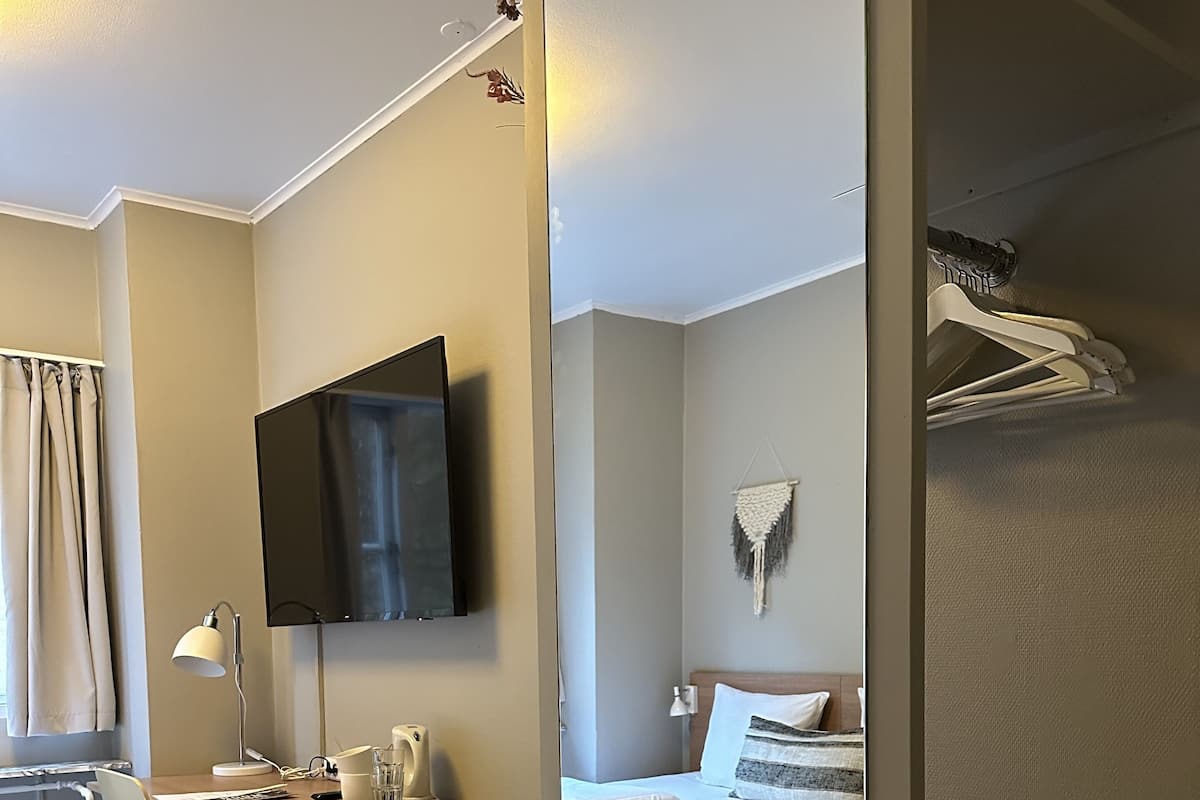 Habitación doble estándar, 1 cama Queen size, para no fumadores, vista al patio (Medium) | Ropa de cama de alta calidad y caja de seguridad en la habitación