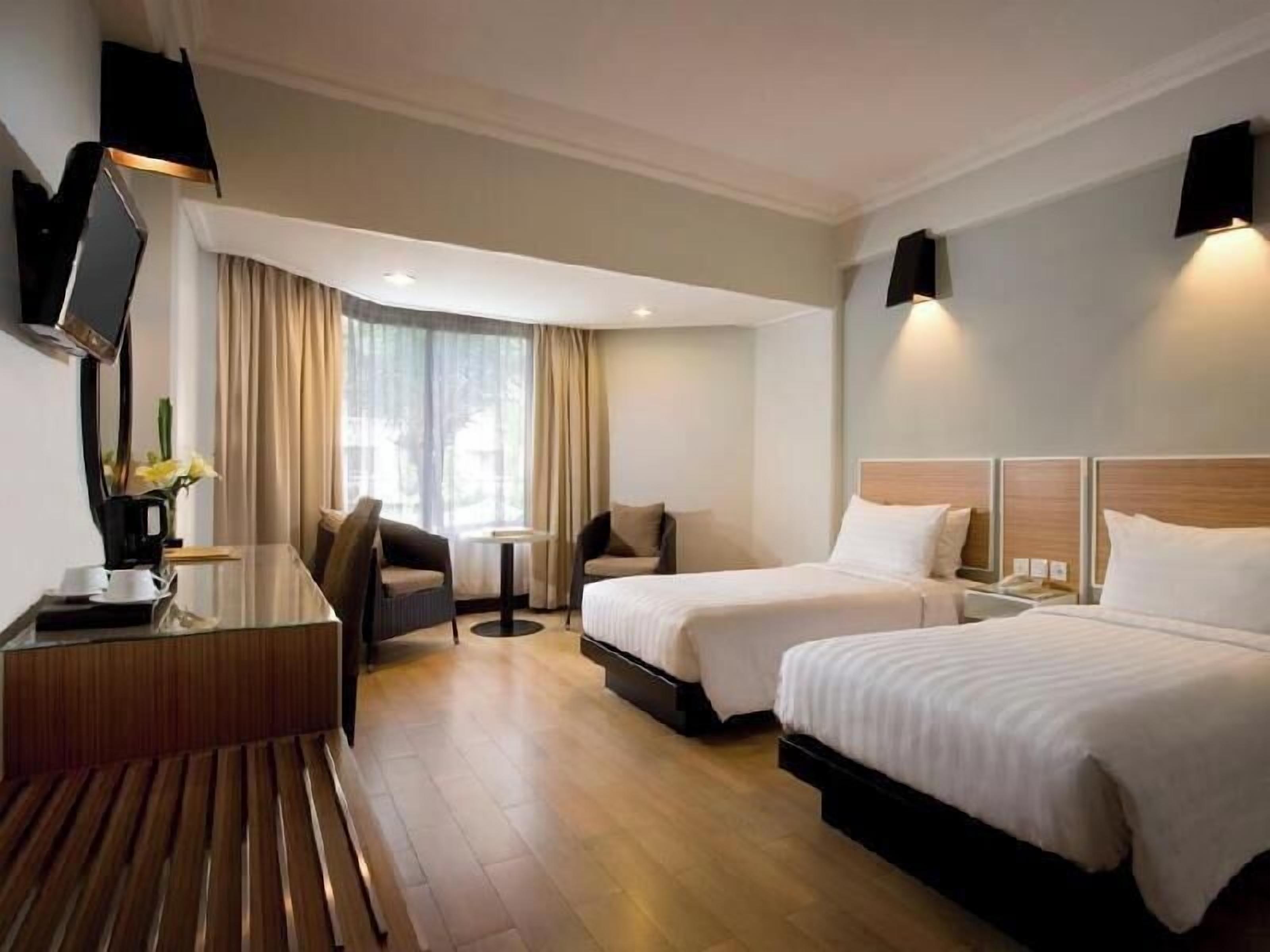 Egyptian cotton sheets, premium bedding, minibar, in-room safe