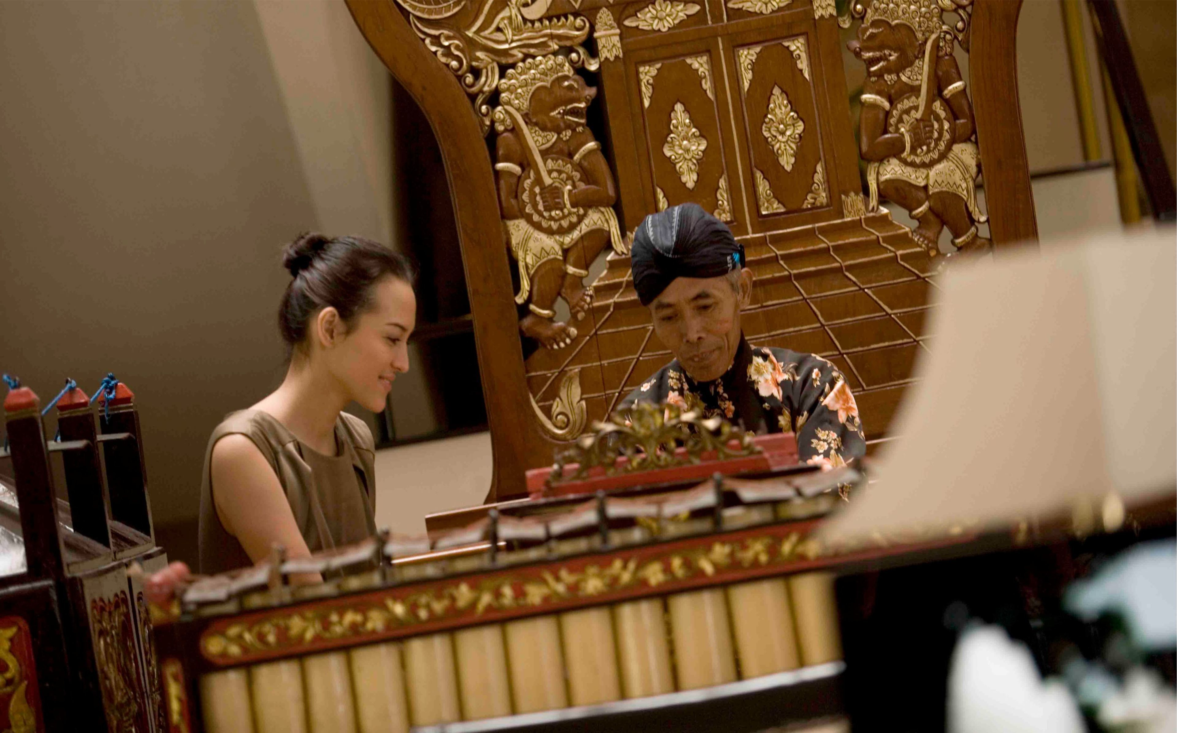 breakfast, lunch and dinner served