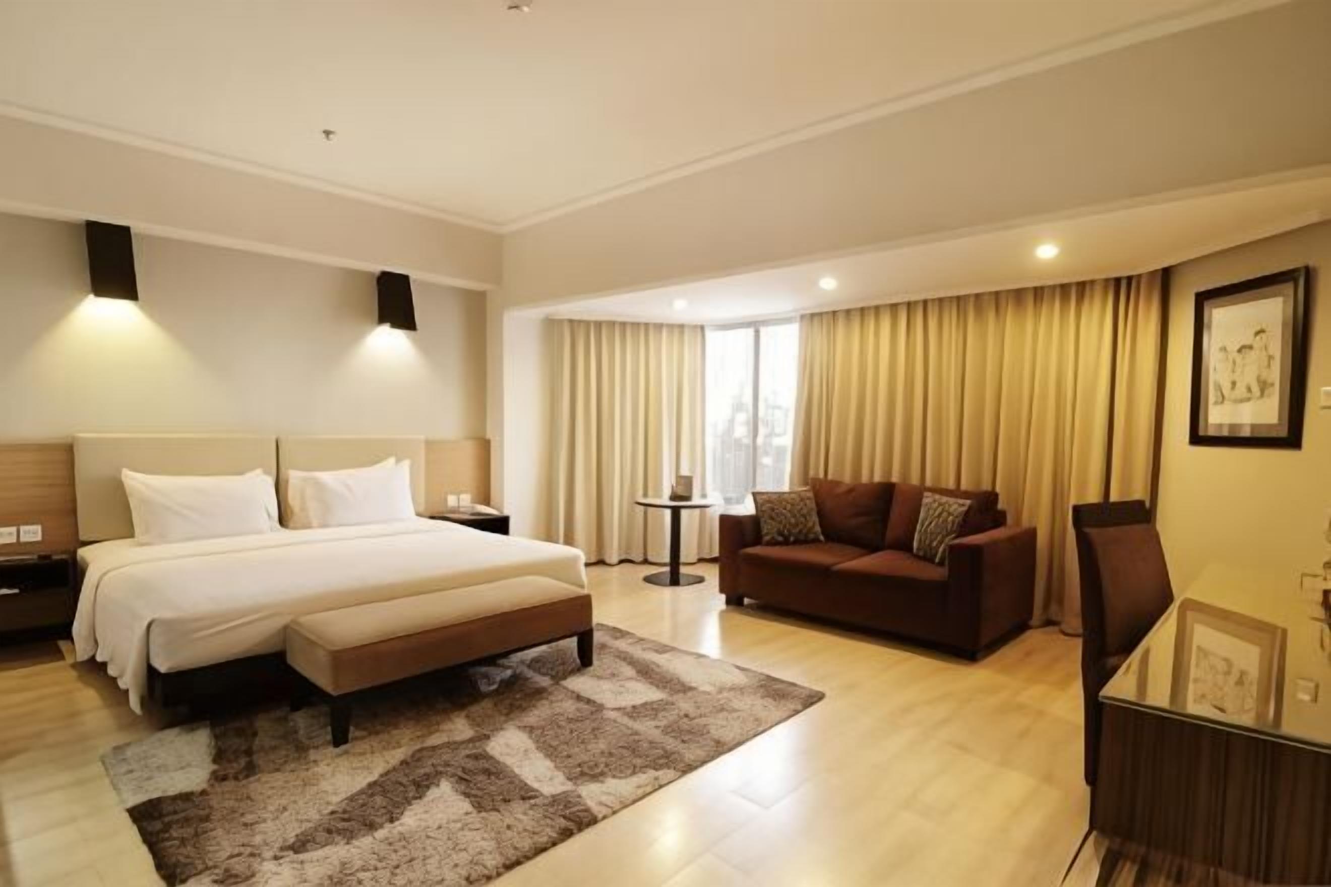 Egyptian cotton sheets, premium bedding, minibar, in-room safe