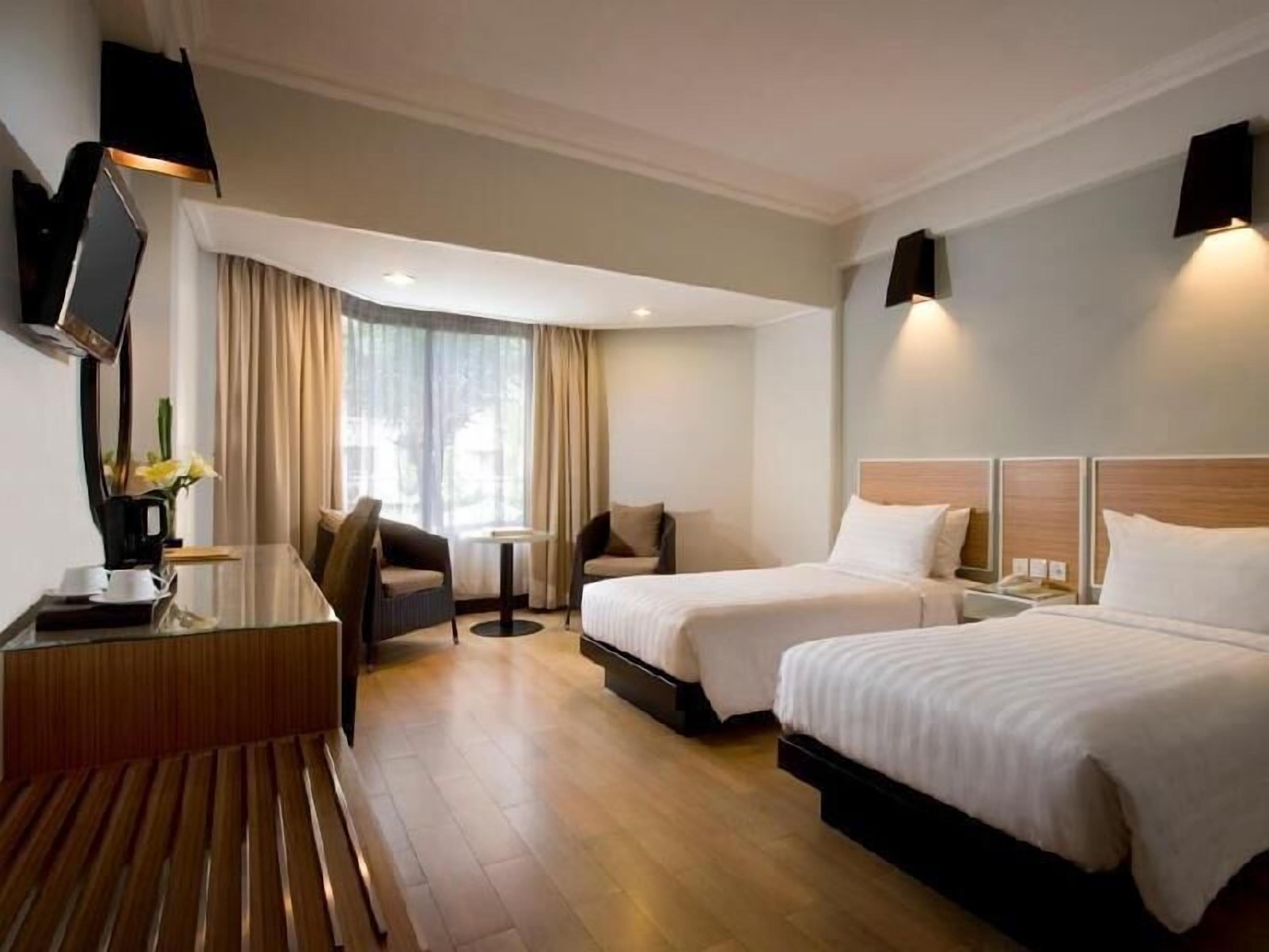 Egyptian cotton sheets, premium bedding, minibar, in-room safe