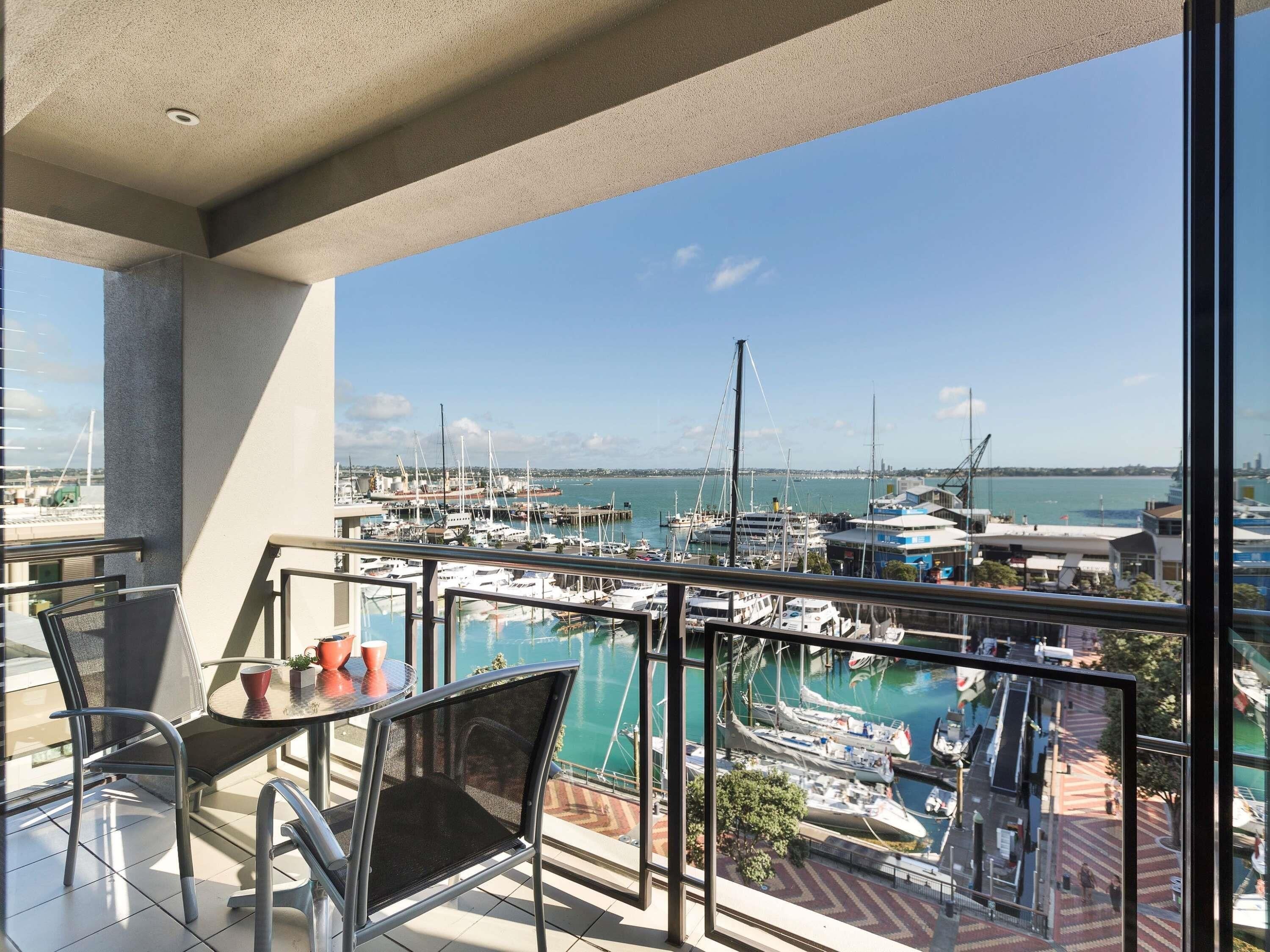 Deluxe Suite, 1 Bedroom (Marina) | Minibar, in-room safe, desk, iron/ironing board