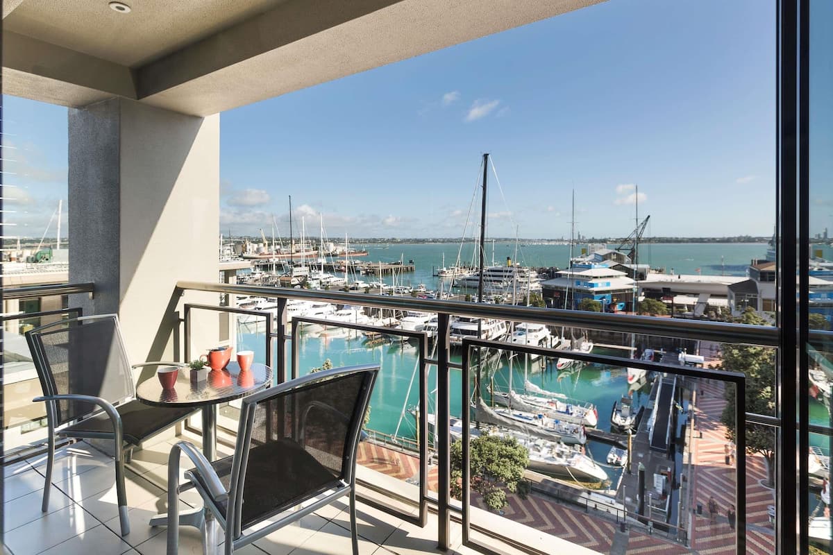 Deluxe Suite, 1 Bedroom (Marina) | Minibar, in-room safe, desk, iron/ironing board
