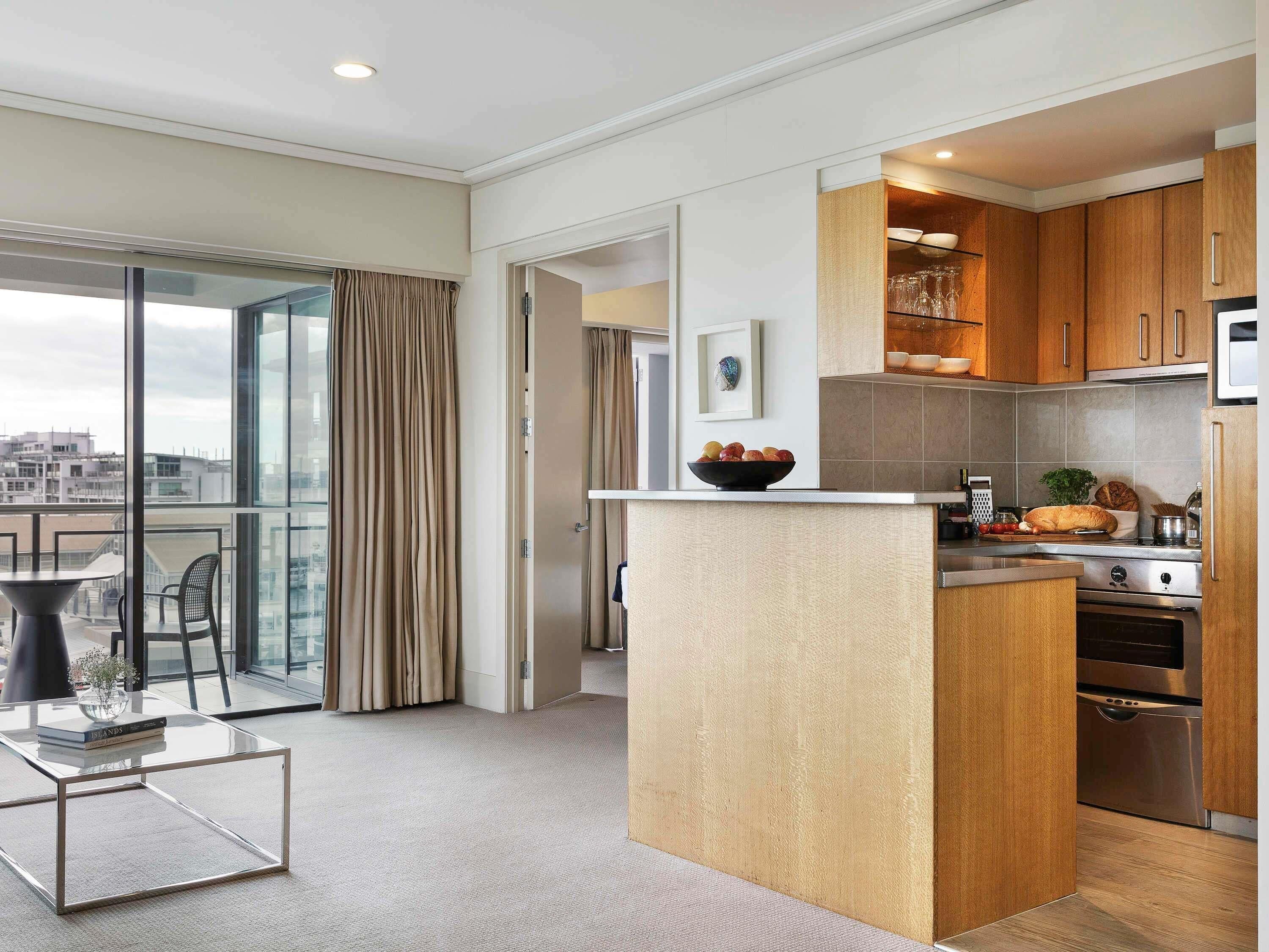Deluxe Suite, 1 Bedroom (Marina) | Minibar, in-room safe, desk, iron/ironing board