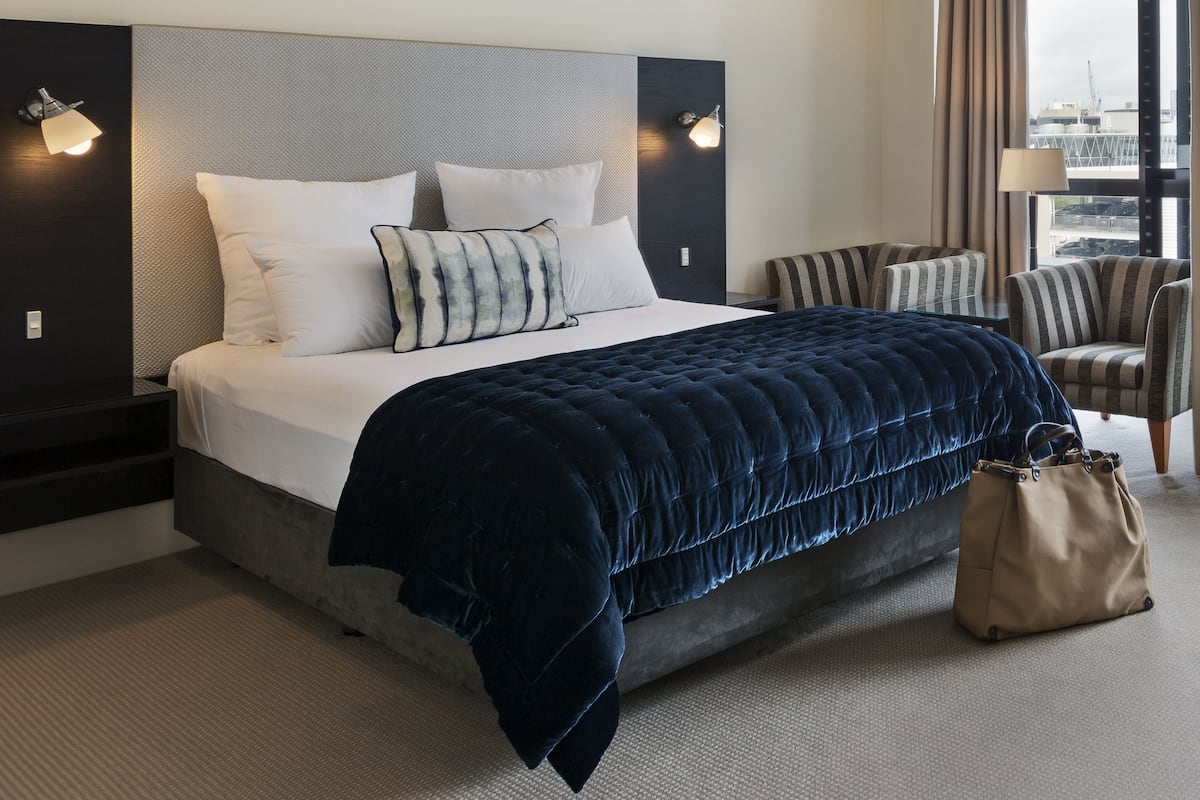 Studio, 1 Queen Bed, City View | Minibar, in-room safe, desk, iron/ironing board