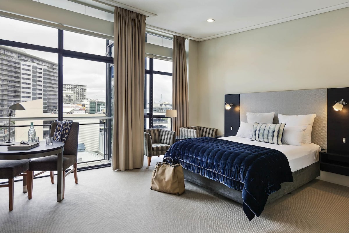 Studio, 1 Queen Bed, City View | Minibar, in-room safe, desk, iron/ironing board