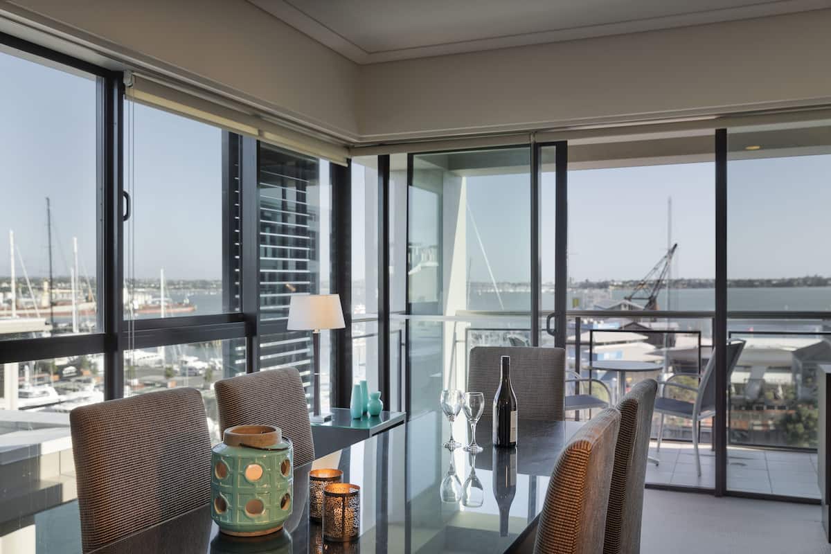 Deluxe Suite, 1 Bedroom (Marina) | In-room dining