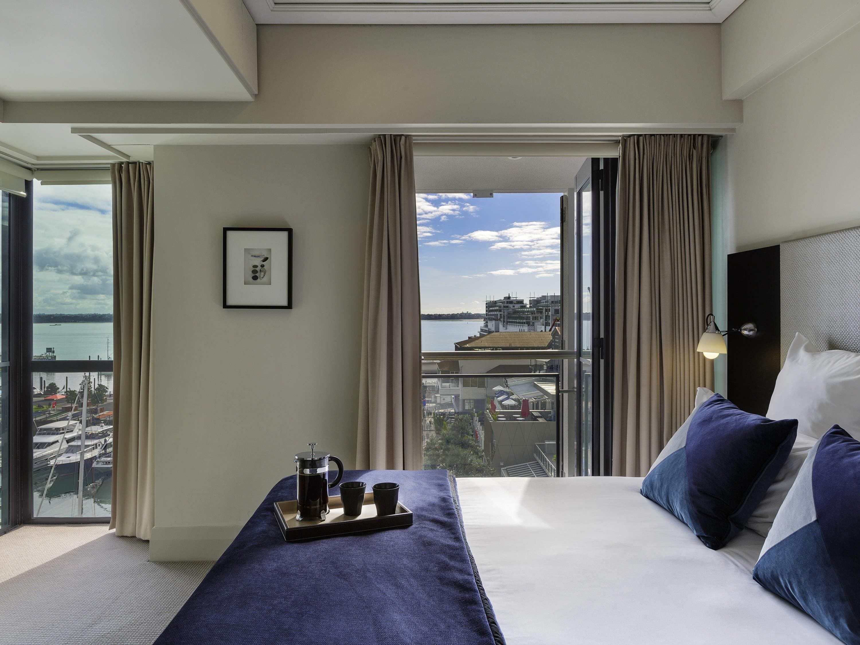 Deluxe Suite, 1 Bedroom (Marina) | Minibar, in-room safe, desk, iron/ironing board