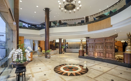 Lobby. Hotel Ciputra Semarang managed by Swiss-Belhotel International