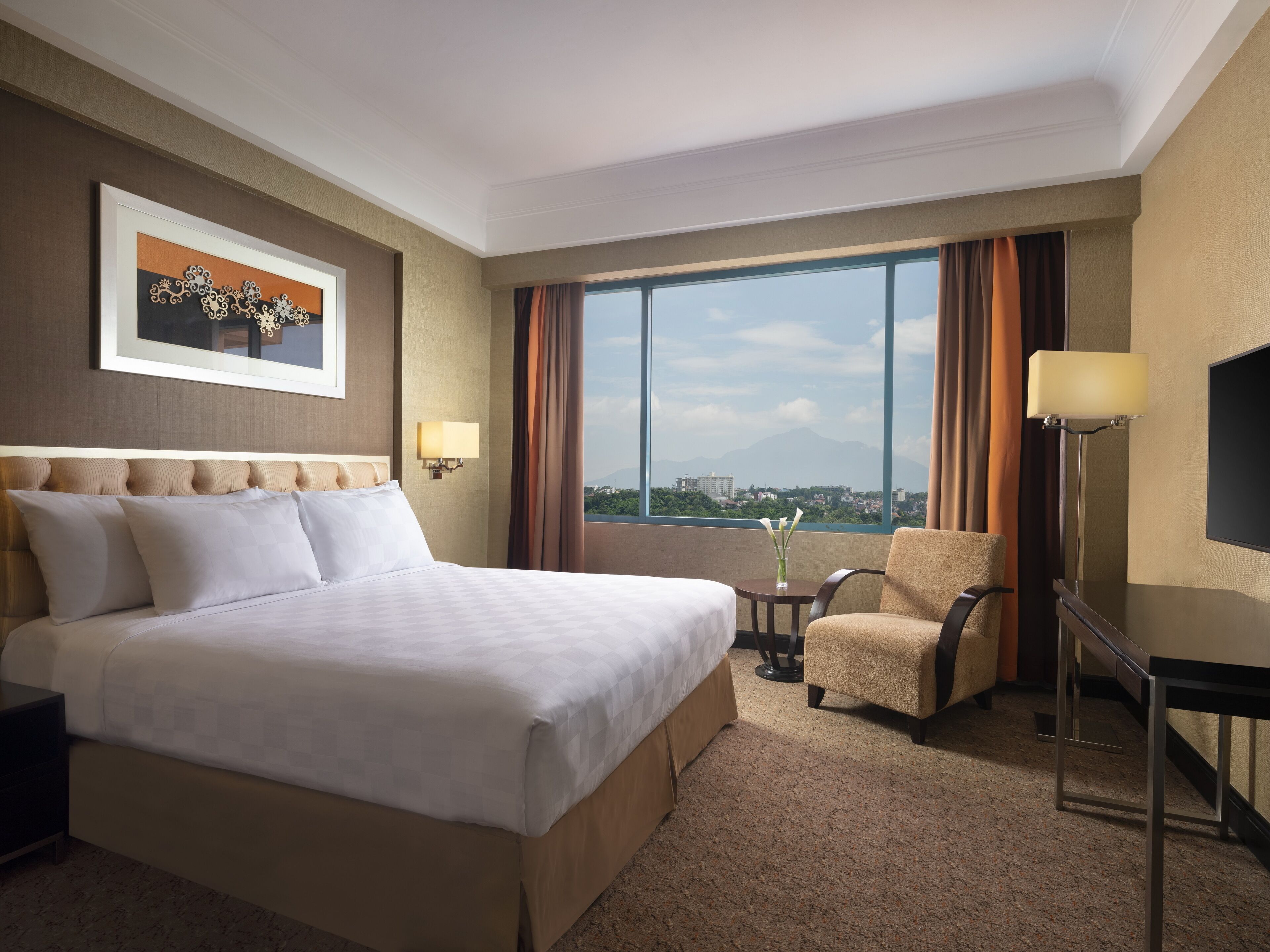 Premium bedding, minibar, in-room safe, desk