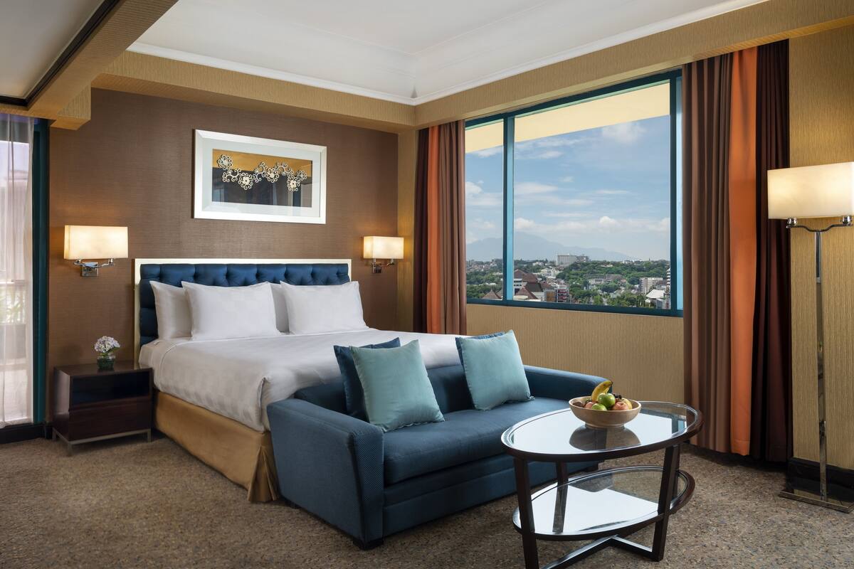 Premium bedding, minibar, in-room safe, desk