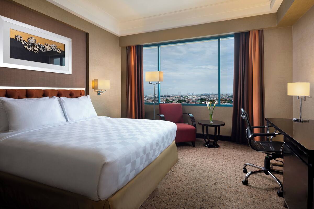 Premium bedding, minibar, in-room safe, desk