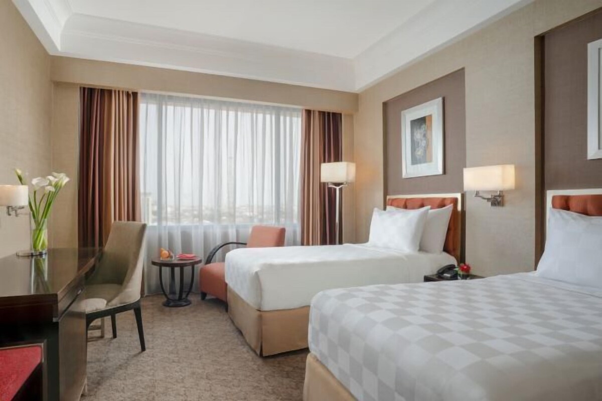 Premium bedding, minibar, in-room safe, desk