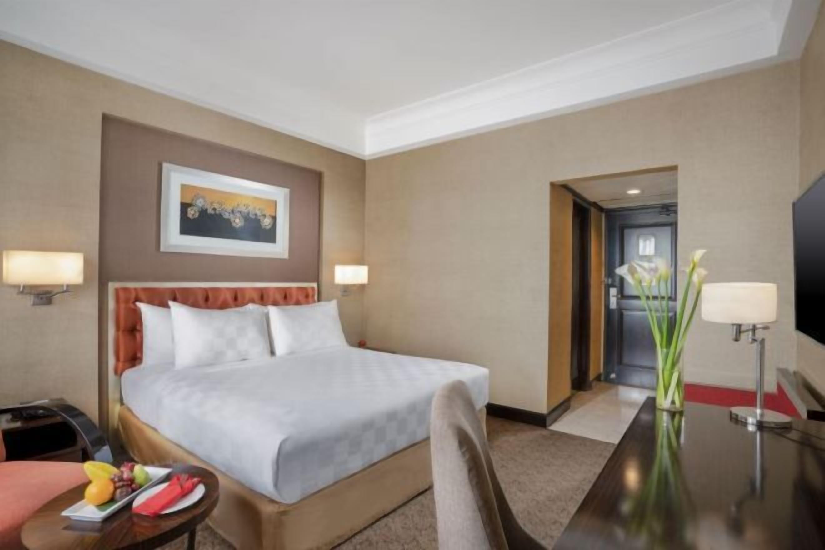 Premium bedding, minibar, in-room safe, desk