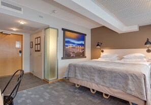 Standard Twin Room | Desk, soundproofing, iron/ironing board, free WiFi