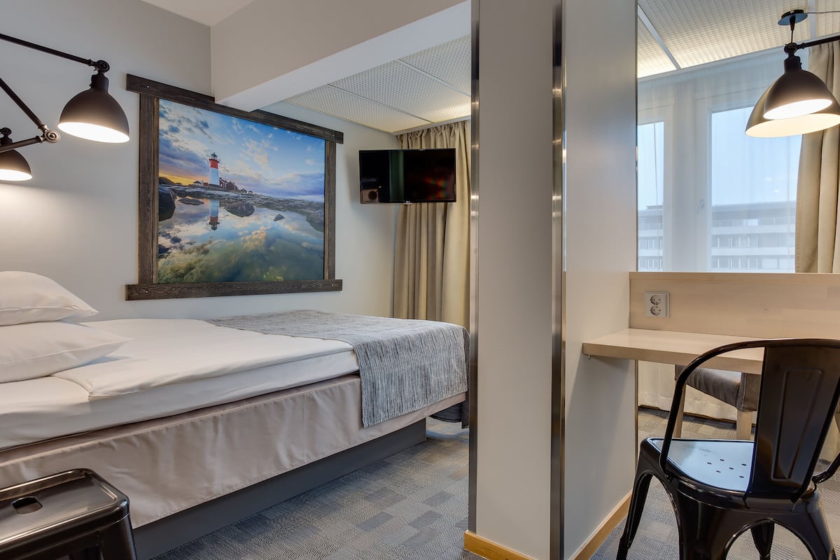 Standard Single Room | Desk, soundproofing, iron/ironing board, free WiFi